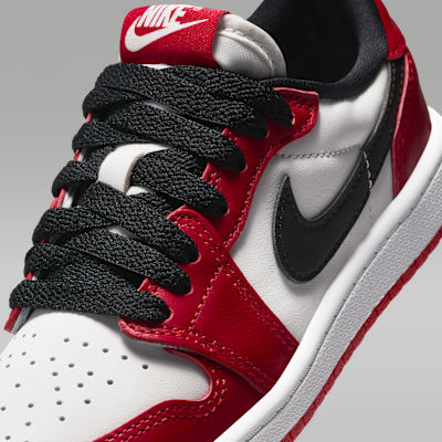 Jordan 1 Retro Low 'Chicago' Older Kids' Shoes. Nike SG